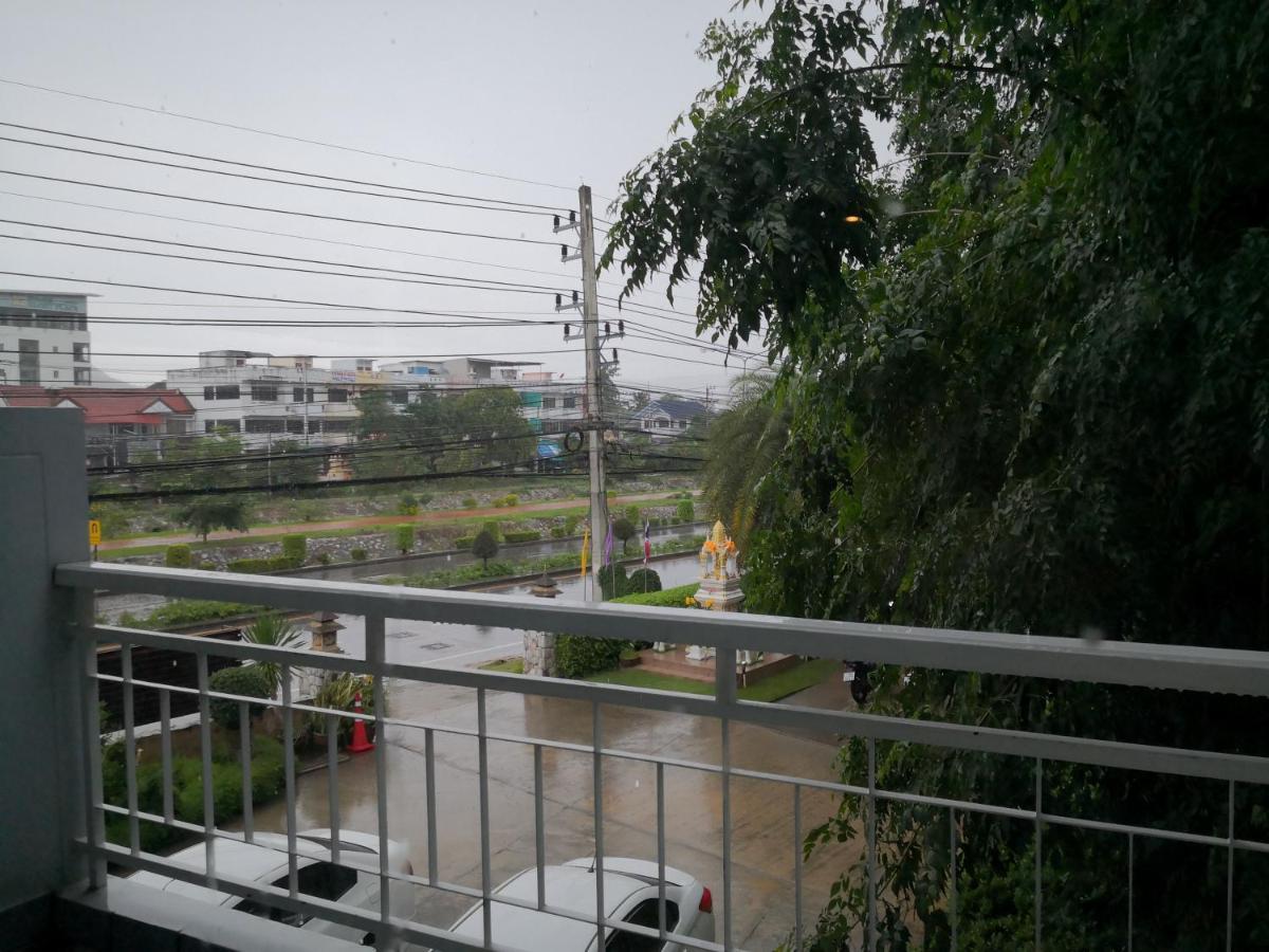 Baan Suksiri Hotel HHQ Buitenkant foto