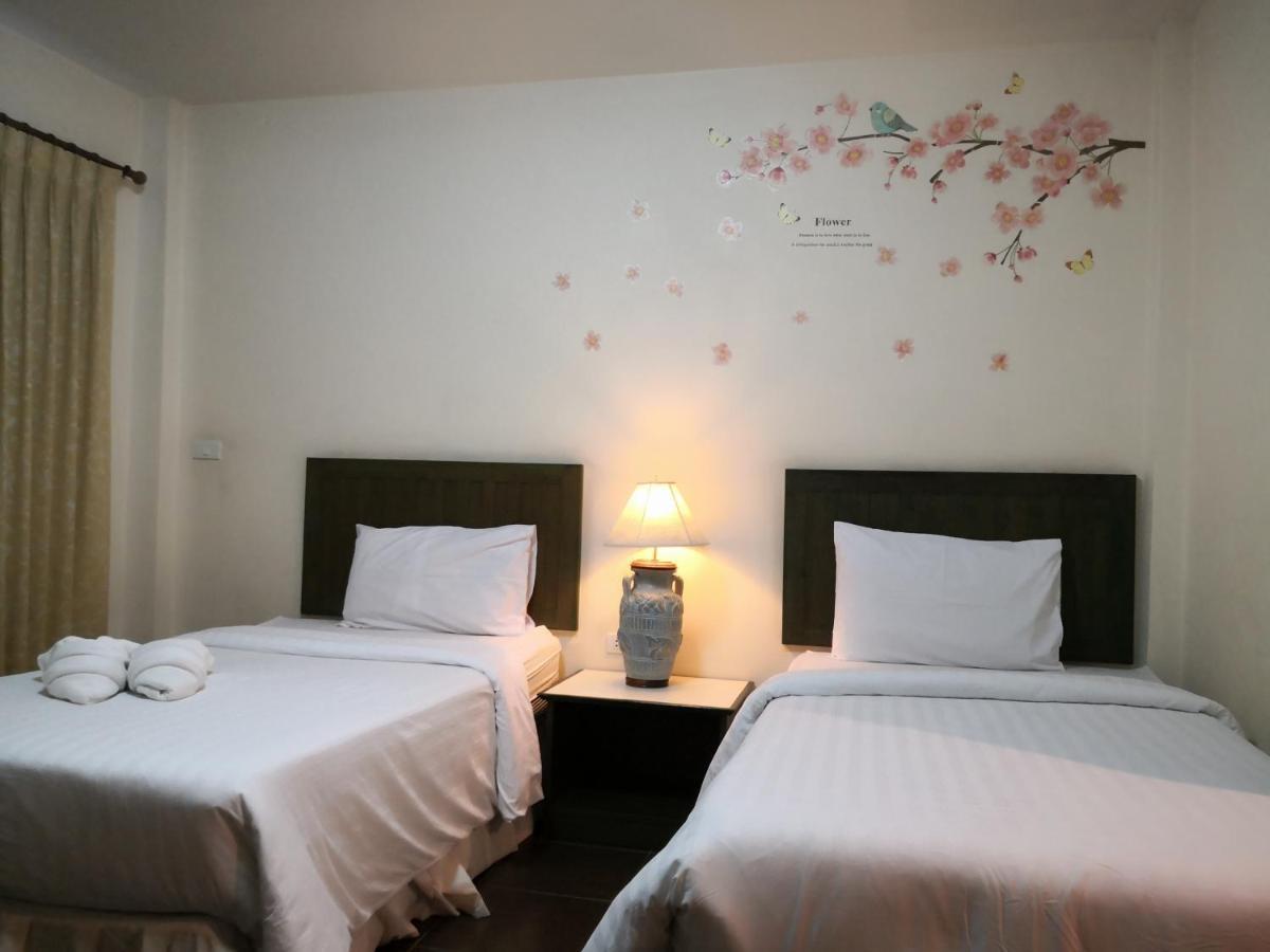 Baan Suksiri Hotel HHQ Buitenkant foto