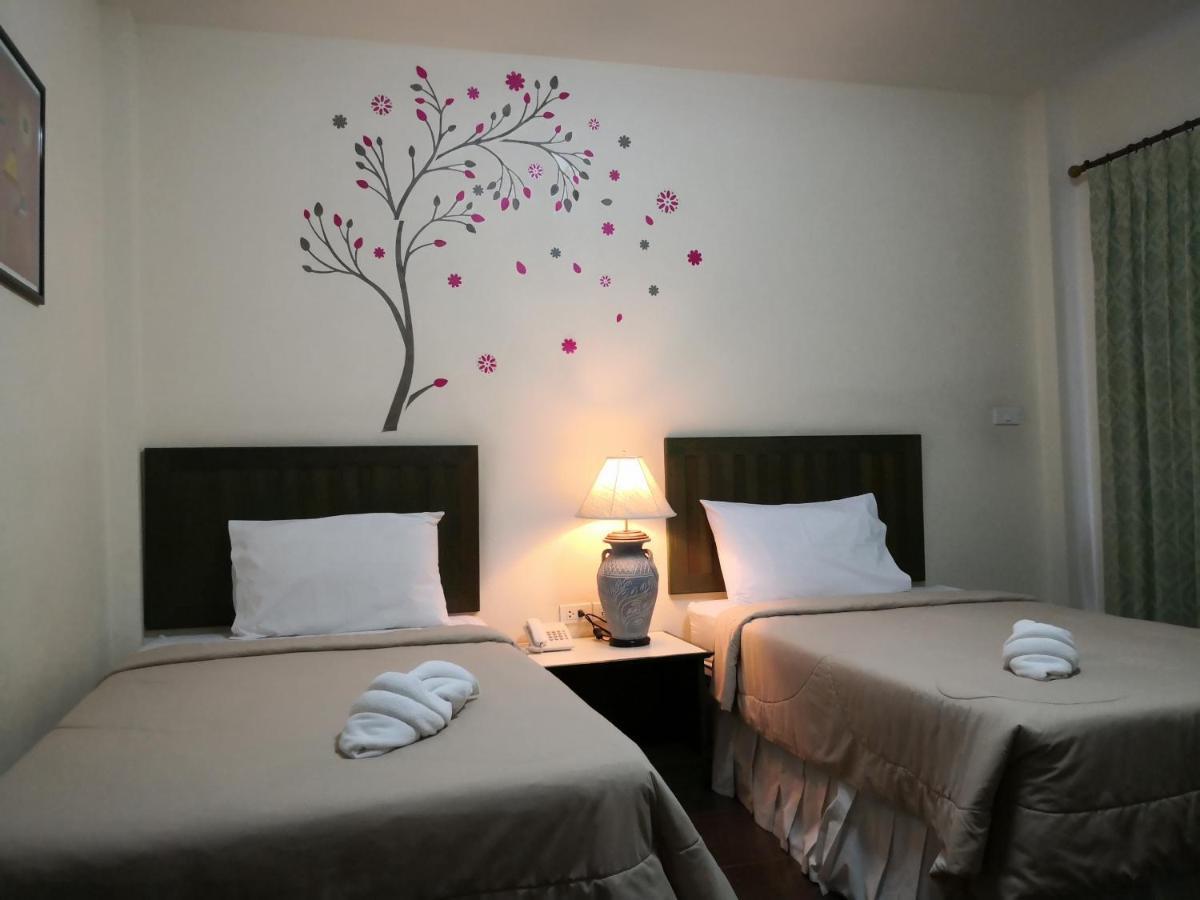 Baan Suksiri Hotel HHQ Buitenkant foto