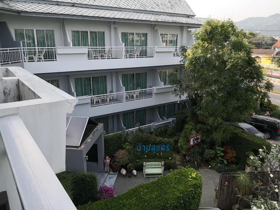Baan Suksiri Hotel HHQ Buitenkant foto