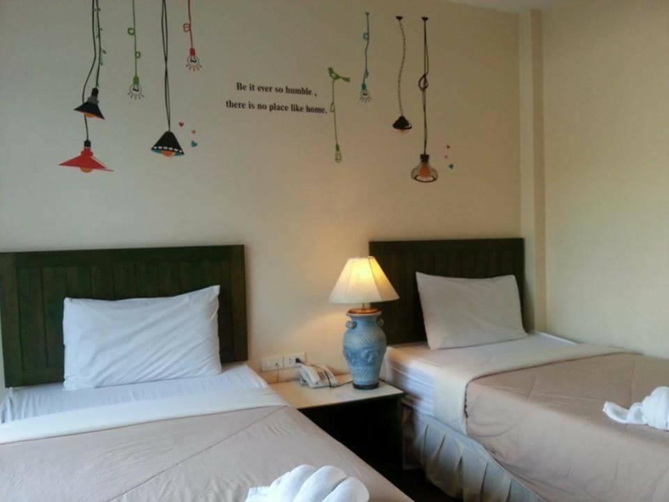Baan Suksiri Hotel HHQ Buitenkant foto