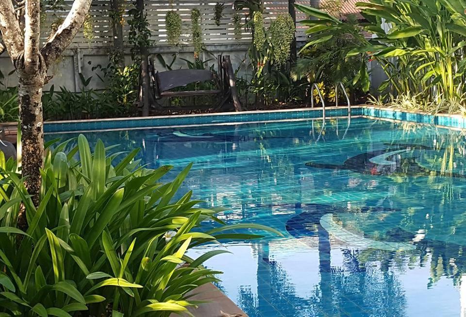 Baan Suksiri Hotel HHQ Buitenkant foto