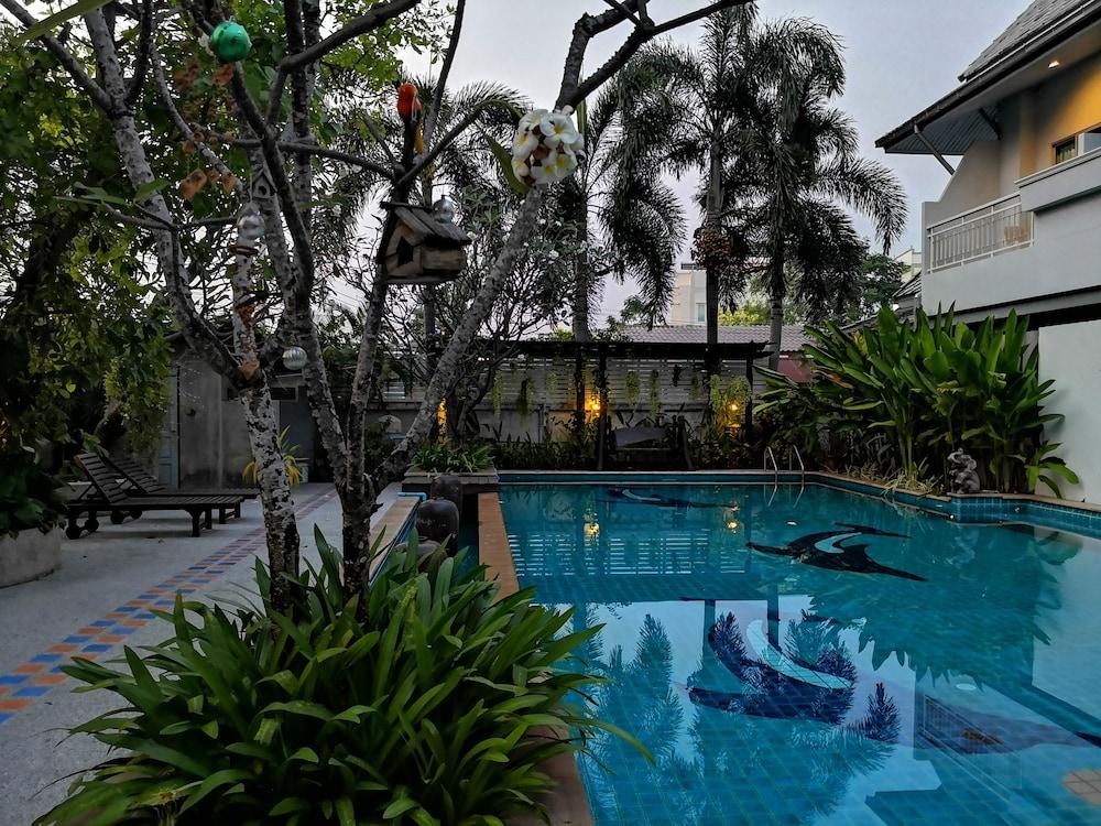 Baan Suksiri Hotel HHQ Buitenkant foto