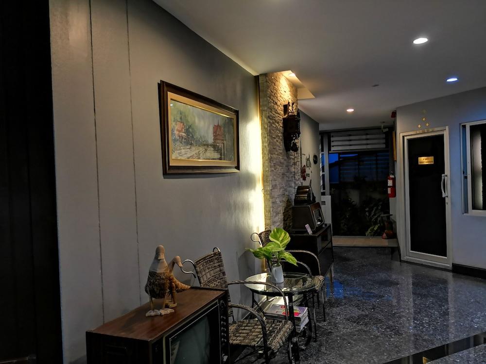 Baan Suksiri Hotel HHQ Buitenkant foto