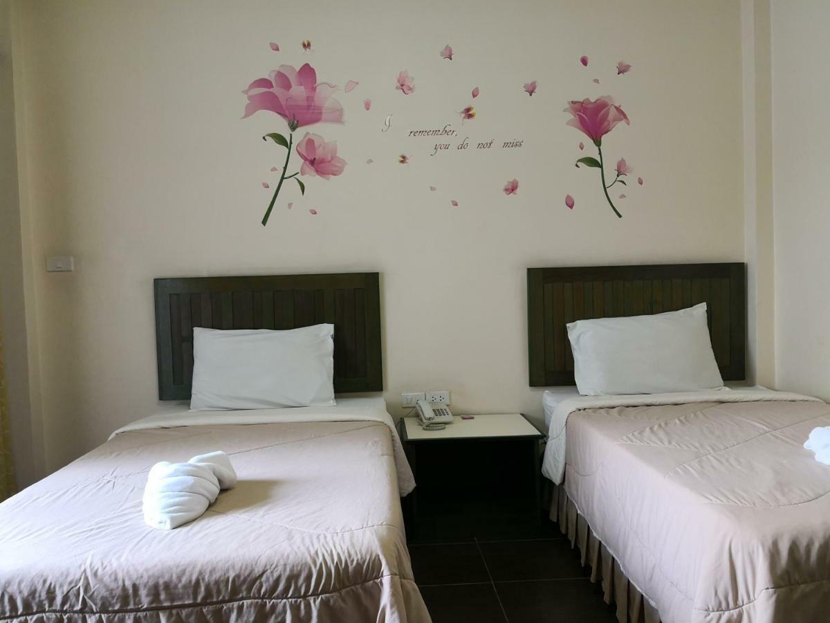 Baan Suksiri Hotel HHQ Buitenkant foto