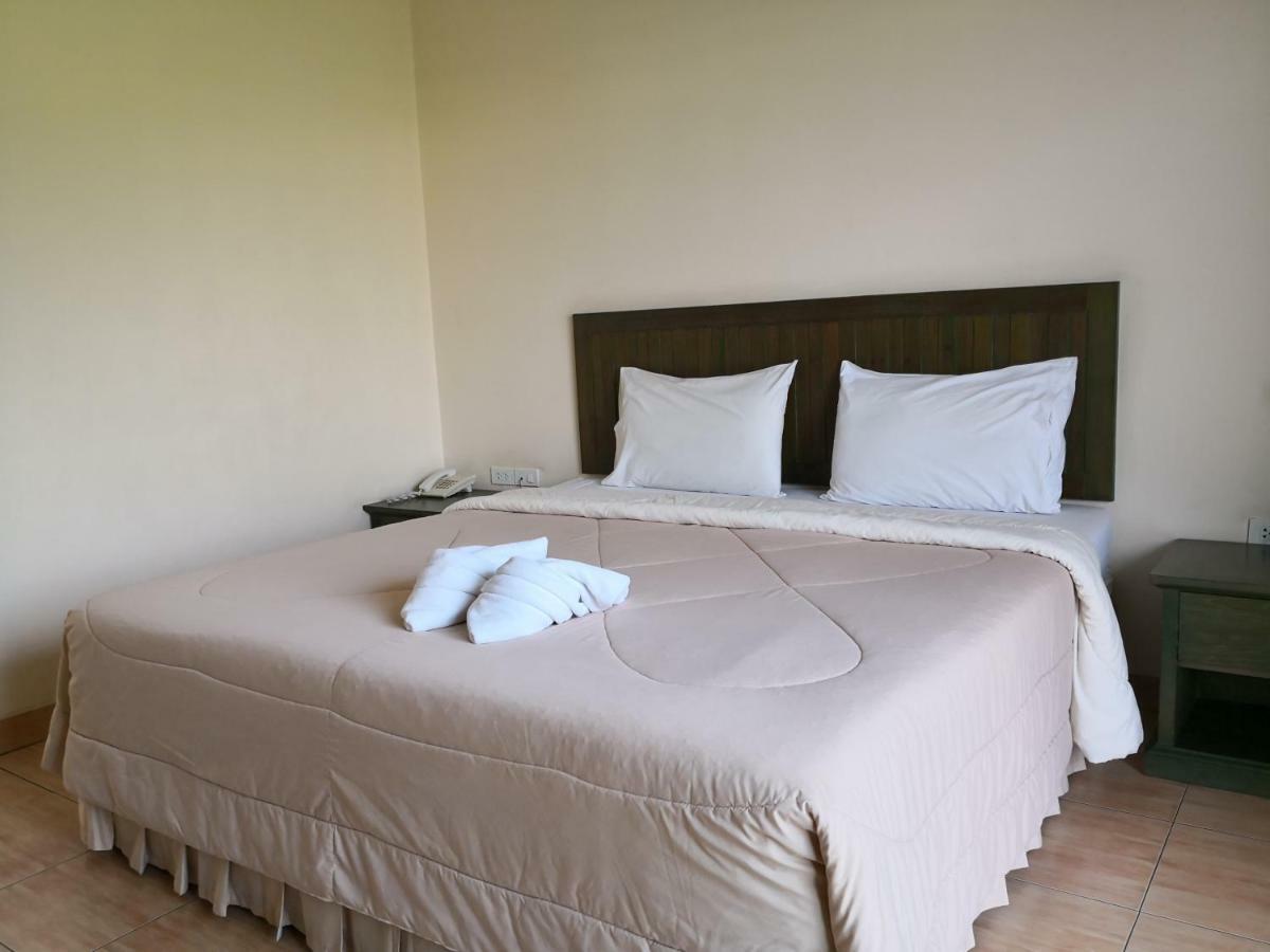 Baan Suksiri Hotel HHQ Buitenkant foto