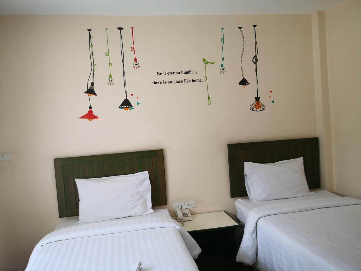 Baan Suksiri Hotel HHQ Buitenkant foto